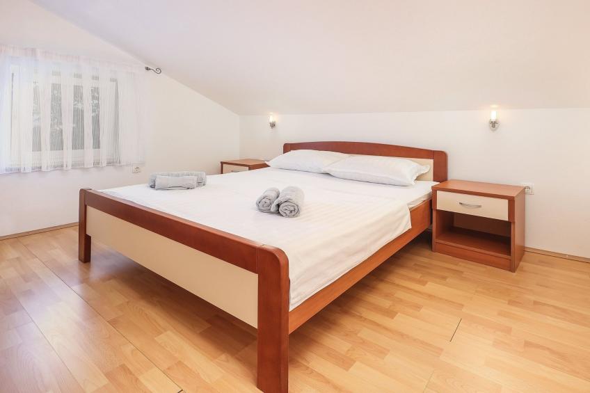 Peaceful Nature Retreat Near Krk Town with BBQ and Parking - Comfort Two Bedroom Apartment - foto 8