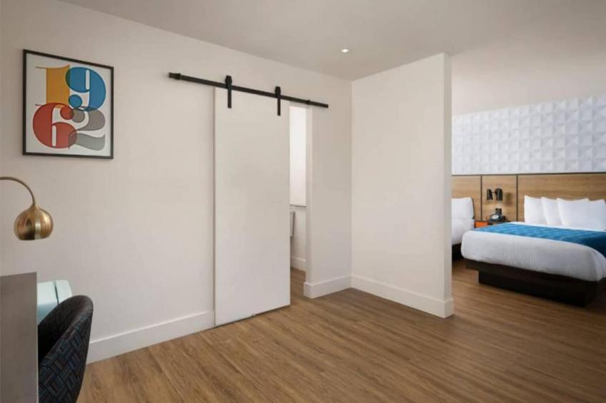 1 Queen Bed  Deluxe Micfridge - foto 10