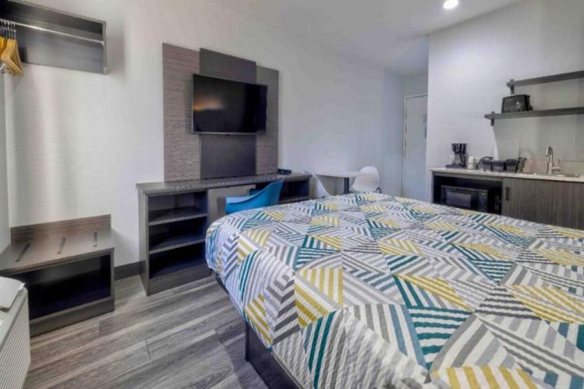 1 King Bed  Smoking Kitchen - foto 7