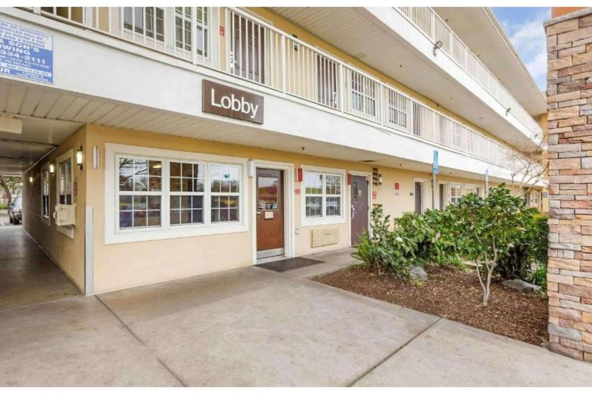 1 King Bed | Mob Acc RI Shwr Ste Nsmk Ktchn - foto 7