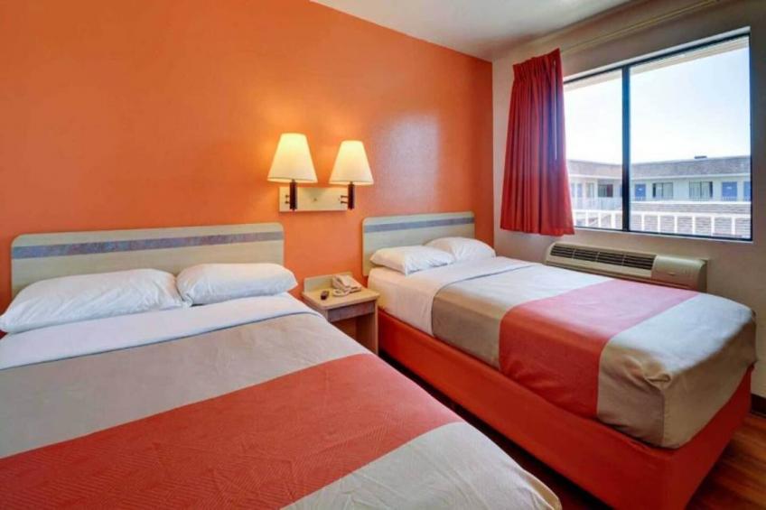 2 Queen Beds  Deluxe Micfridge - foto 6