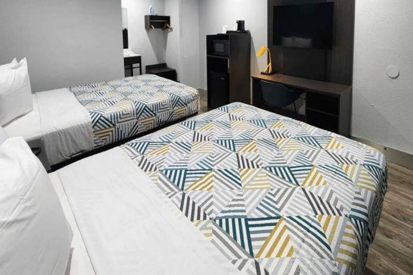 2 Queen Beds  Mobil Access RI Shr Nsmk Ktchn - foto 4