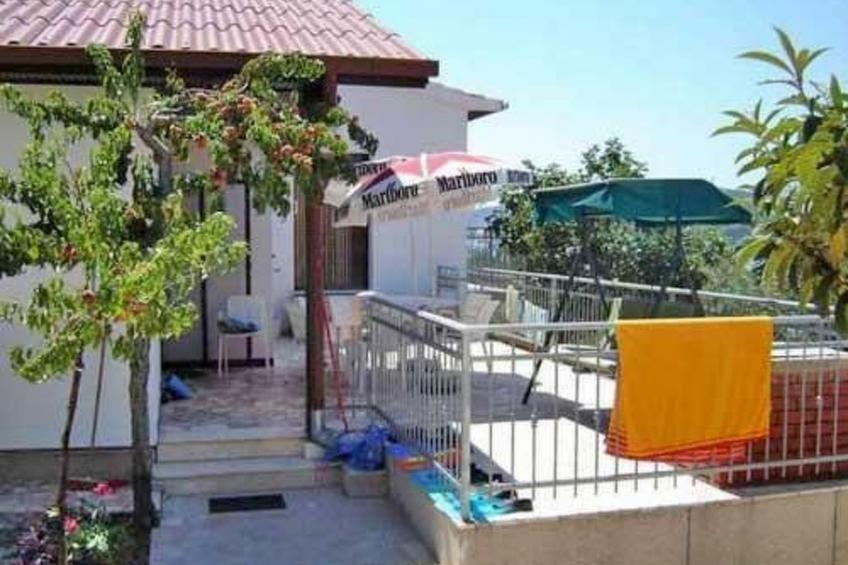 Sunara mit Terrasse und Kinderpool