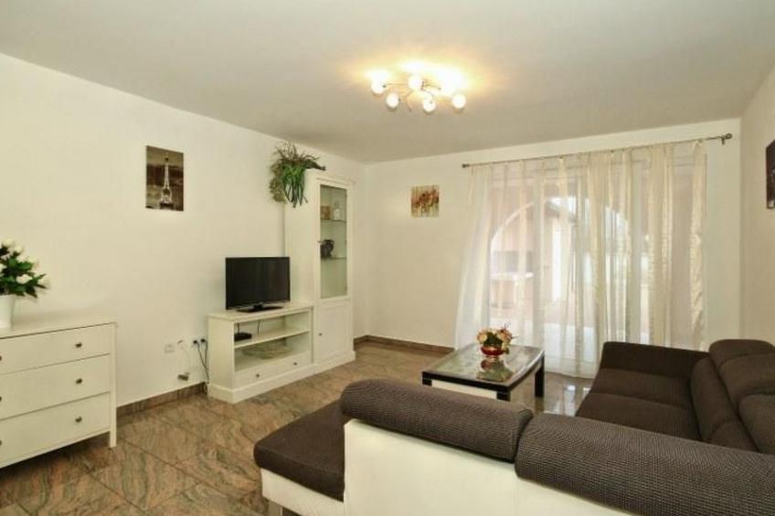 mit Pool, Terrasse und Parkplatz - foto 5