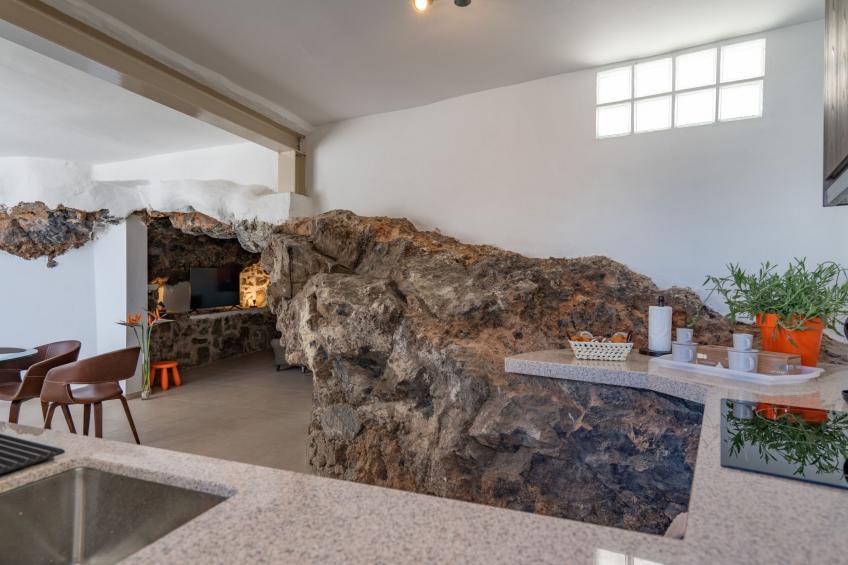 Spektakuläre Höhle mit zwei großen Terrassen am Meer - foto 29