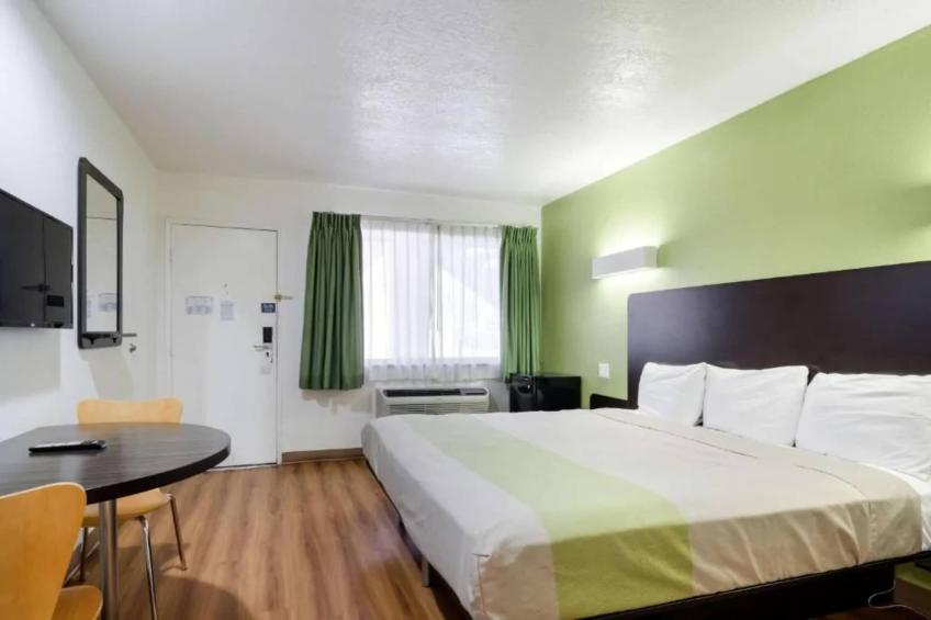 1 King Bed  Non-Smoking - foto 2