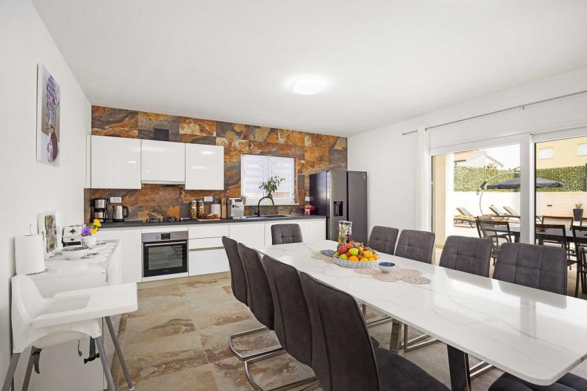 Villa Nur Amela with Pool, Jacuzzi, Darts - foto 18