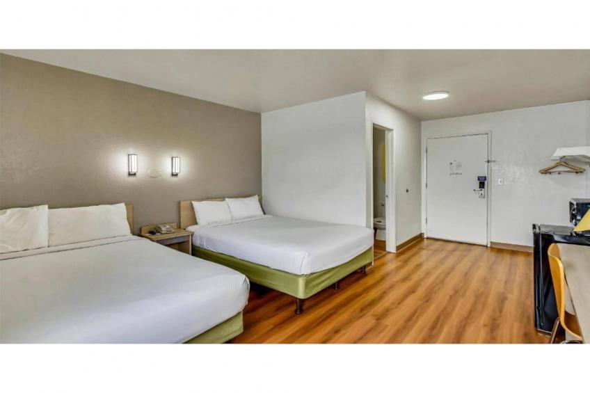 2 Full Beds  Non-Smoking Micfridge - foto 6