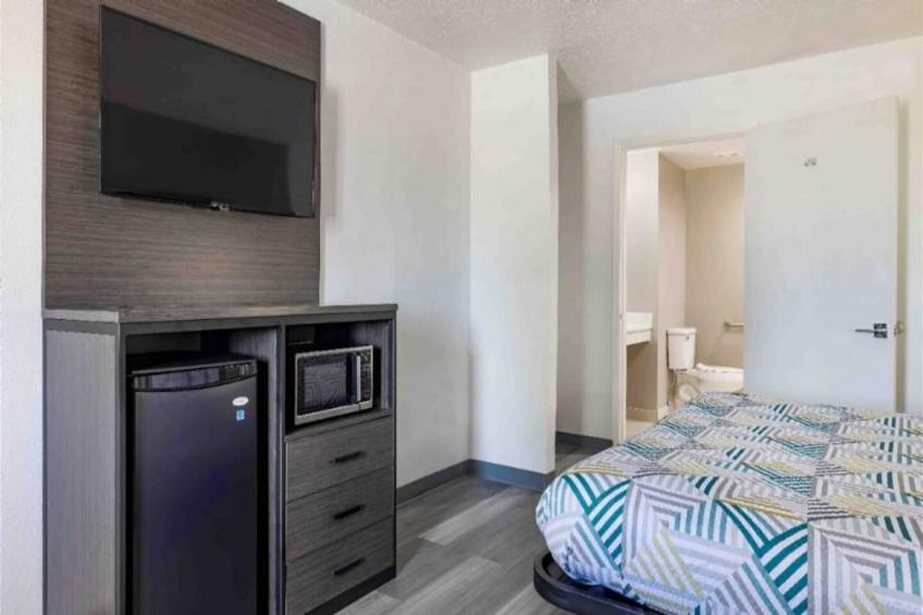 1 King Bed  Mobility Accessible Tub Nsmk - foto 7