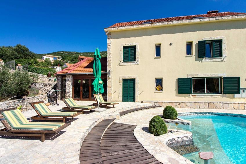 Authentic Dalmatian Hillside Escape with Pool, Sauna & BBQ - Seven Bedroom Holiday Home - foto 24