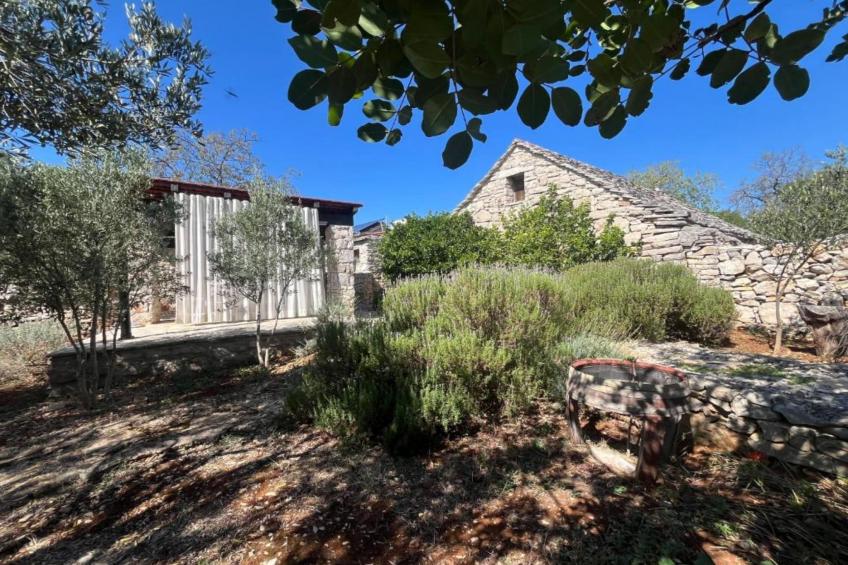 Romantic Stone House and Yard Near Stunning Beach - Two Bedroom Holiday Holiday Home  with  Patio and Terrace - foto 21