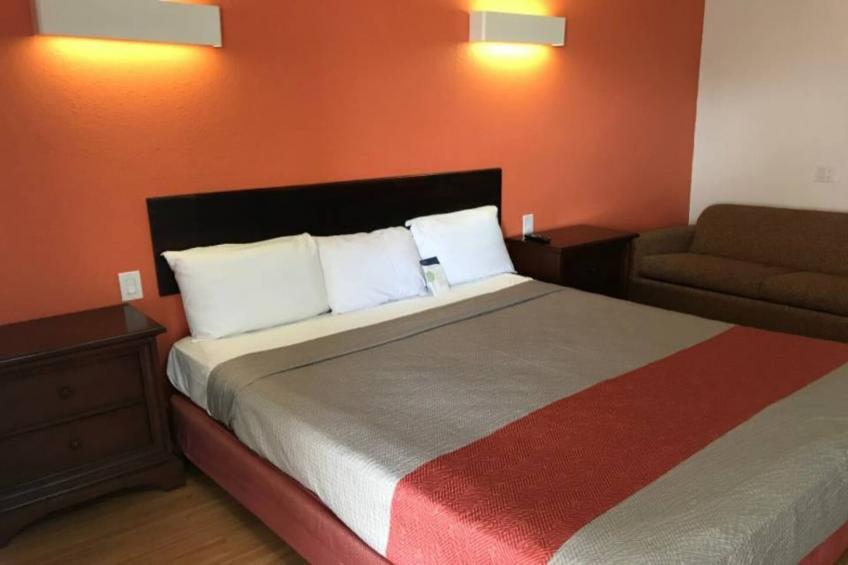 1 King Bed  Non-Smoking - foto 21