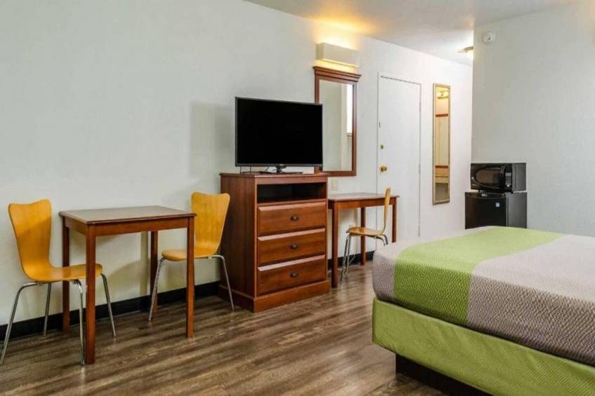 1 King Bed  Non-Smoking - foto 5
