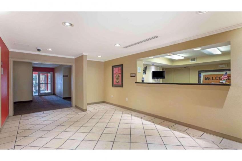 1 Queen Bed  Non-Smoking Kitchen - foto 4