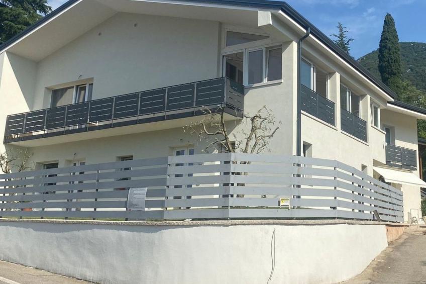 Wohnung in Caprino Veronese mit Garten