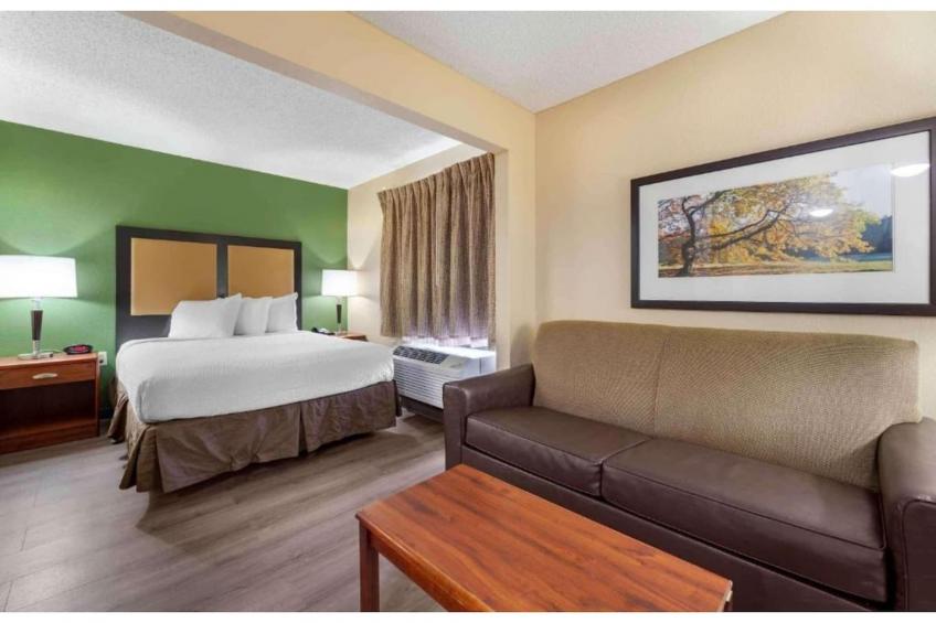 1 King Bed | Non-Smoking, Kitchen, Shower - foto 32