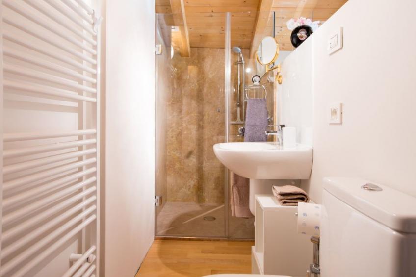 Anwesen mit Garten, Grill und Terrasse - foto 18