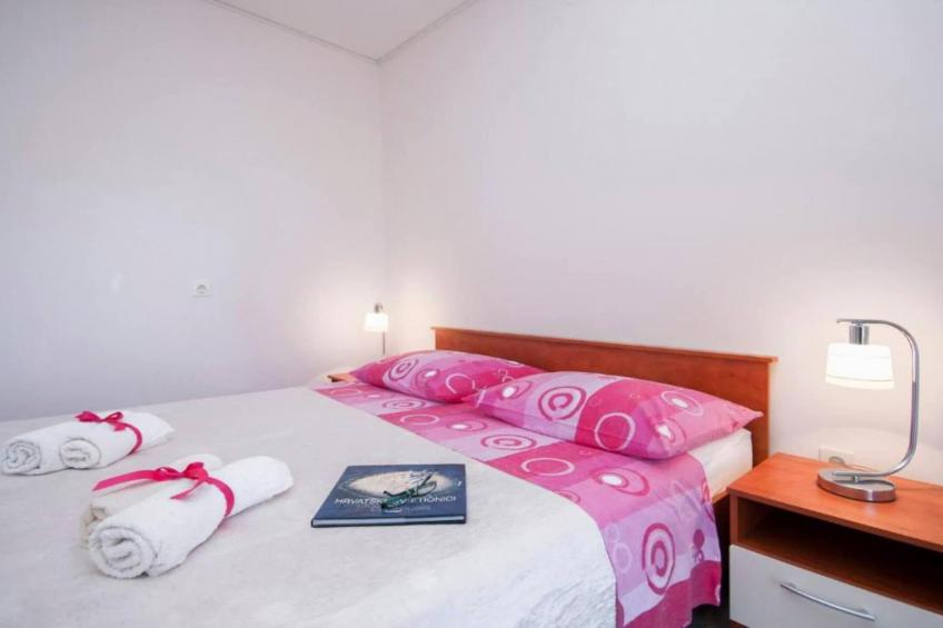 Guest House Stay & Smile Dolac Primošten - Double Room with  Terrace and Garden View - foto 3