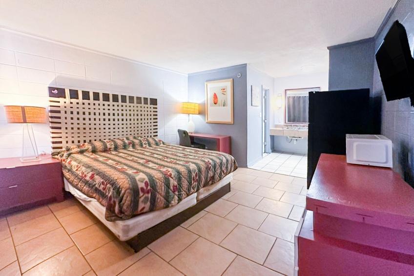 US_ALB002_King Bed Smoking - foto 13