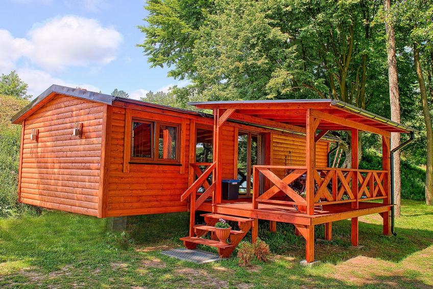 HOLZHÄUSCHEN AM RADUŃSKI SEE