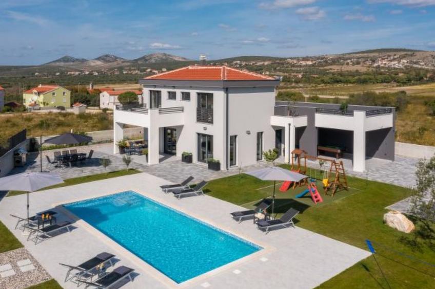Villa Lacus in Vrana with pool