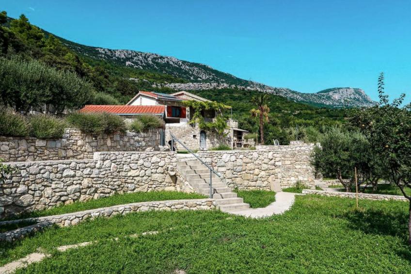 in Kaštel Lukšić mit großer Terrasse und Bergblick - foto 12