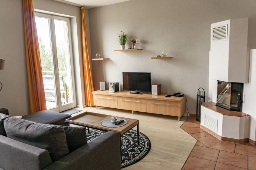 mit Blick auf das Wasser