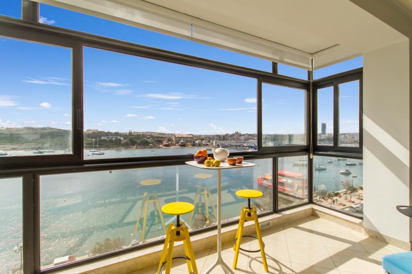 Magnificent Seafront Apartment Sliema