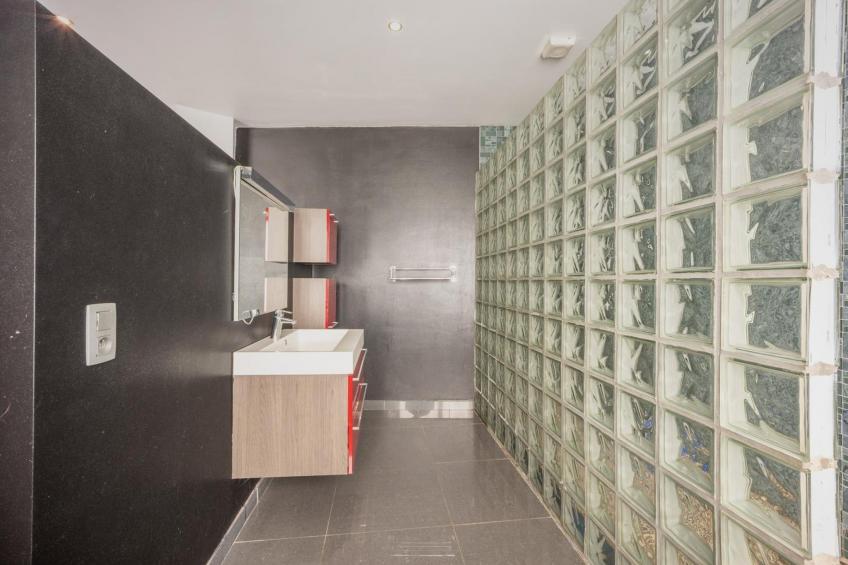 Magnifique maison de vacances pour 8 adultes avec pscine intérieure  Sauna Bains à remous et  Hamam - foto 17