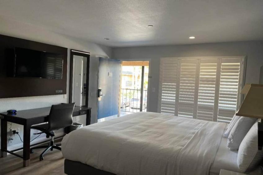 1 King Bed  Non-Smoking Kitchen - foto 31