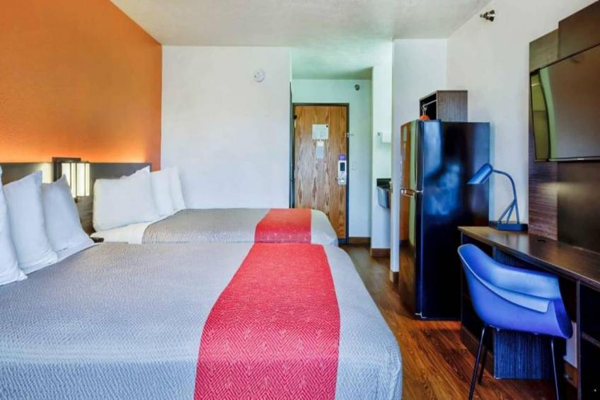 2 Queen Beds  Non-Smoking Mini Fridge - foto 20