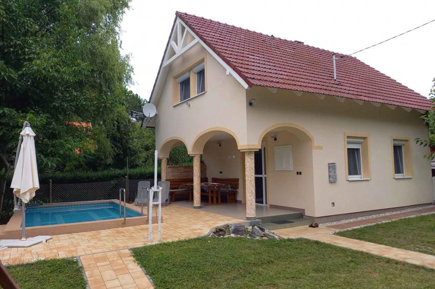 Holiday house with pool - BF-2W6C