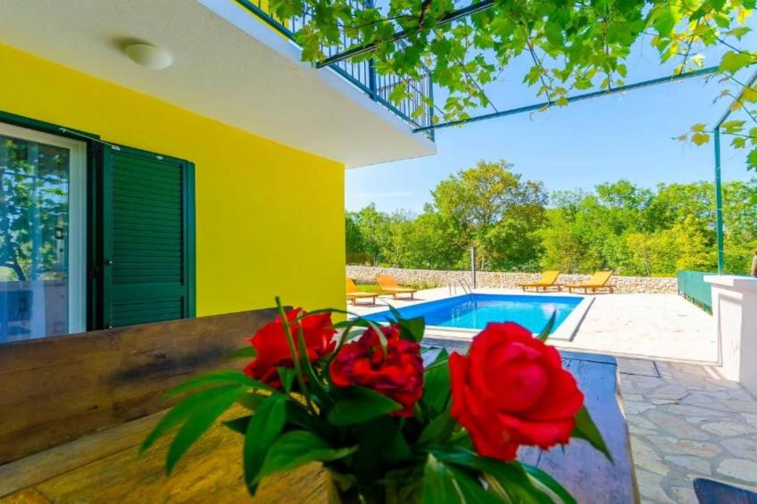 Tranquil Oasis Holiday Home Primorski Dolac with Pool - Three Bedroom Holiday Home with Pool - foto 15