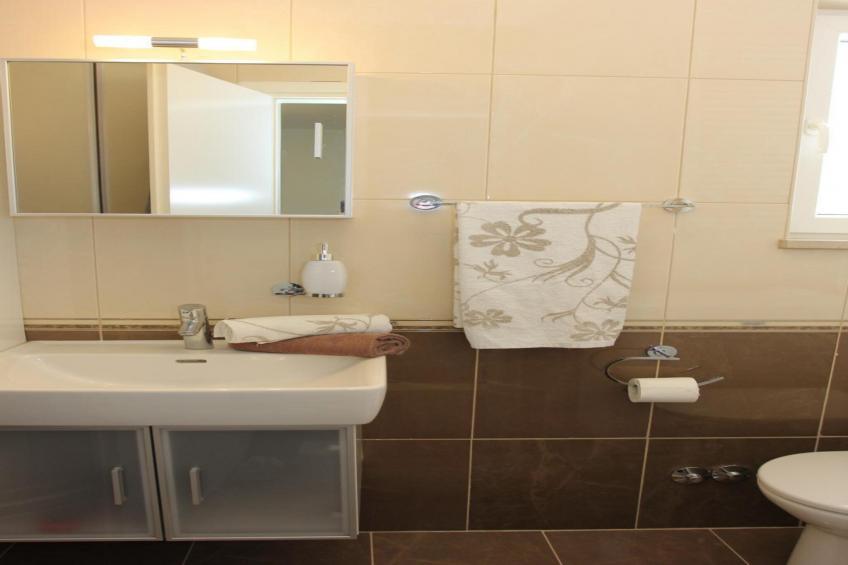 Holiday House Pine Tree - Three Bedroom Holiday Home with Pool - foto 16