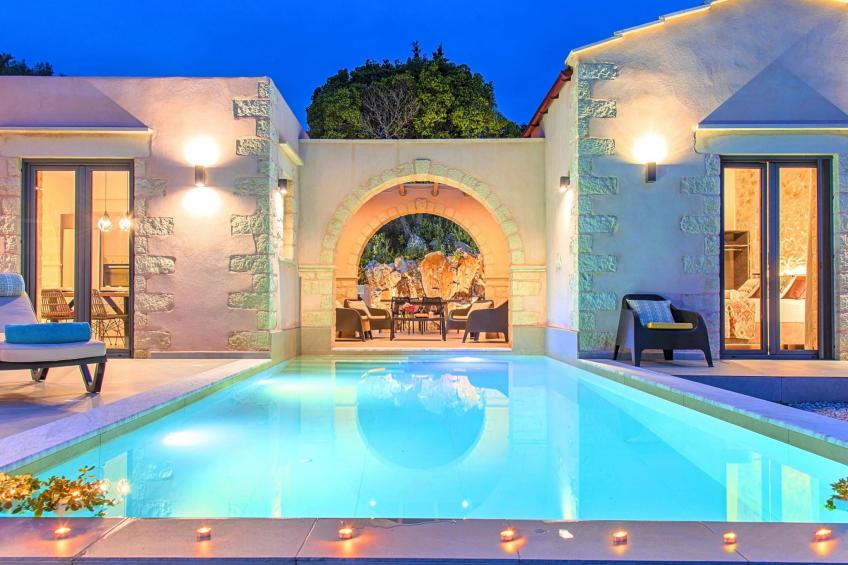 Hütte "Villa Vardis" mit eigenem Pool