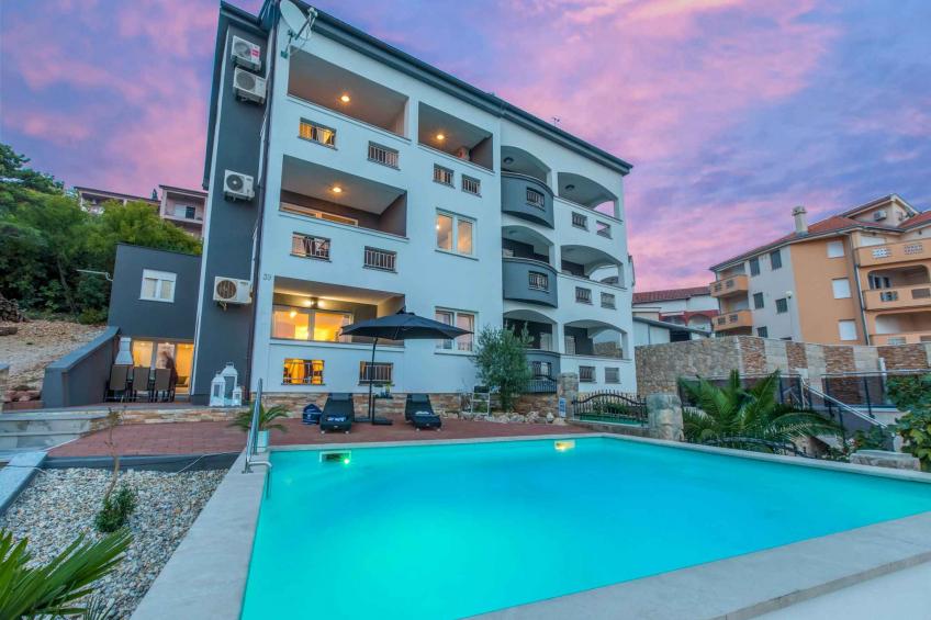 Ferienwohnung mit einem Freibad und Meerblick - BF-R69F4