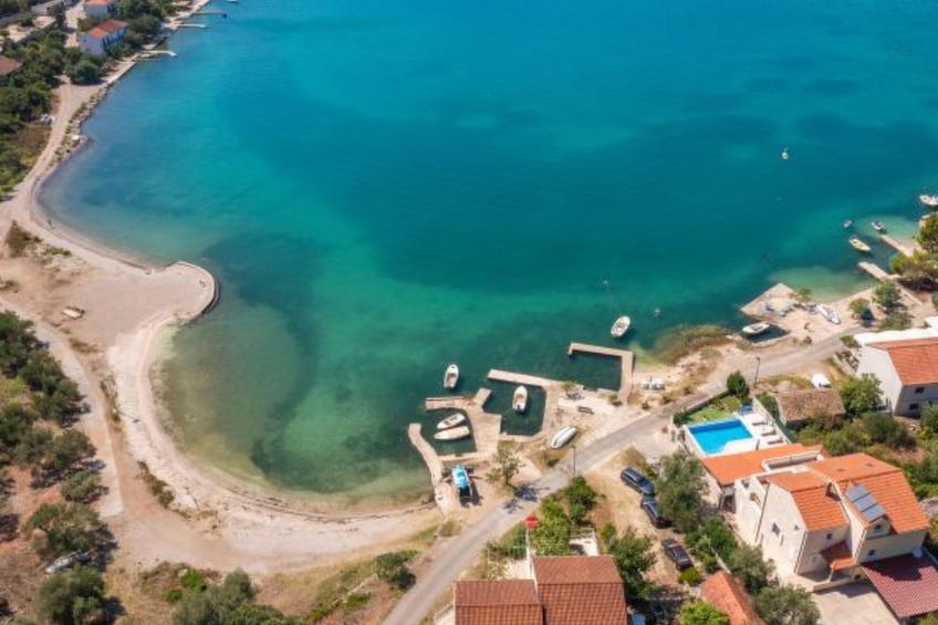 Beachfront Apartment house Hon with pool - foto 34