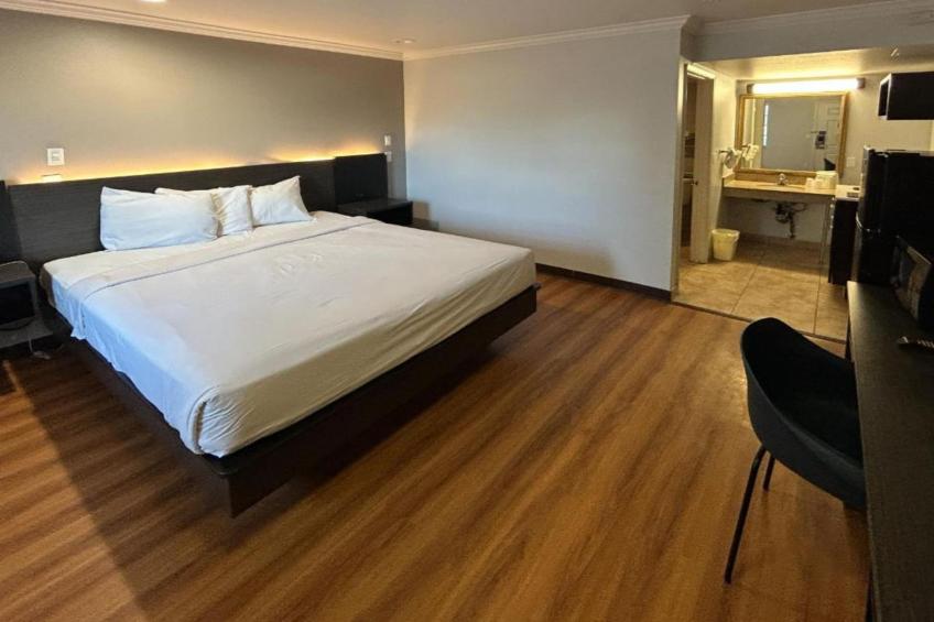 1 King Bed  Business Non-Smoking Micfridge - foto 4