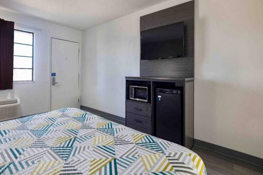 1 King Bed  Non-Smoking - foto 10