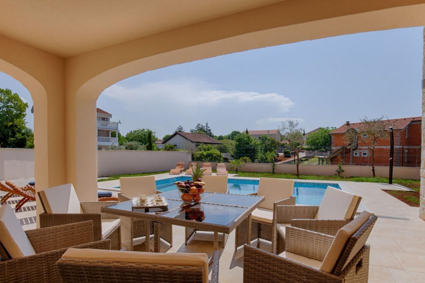 Haus in Pinezići mit privatem Pool - foto 14