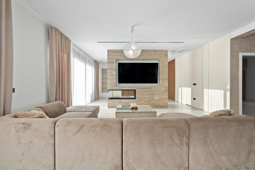 Villa Freedom - Five Bedroom House with Balcony