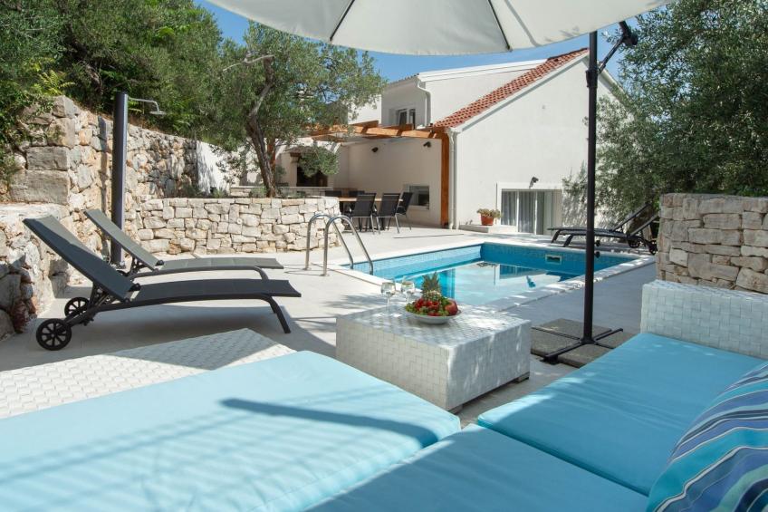 3 Schlafzimmer Villa mit beheiztem Pool und Meerblick - foto 64