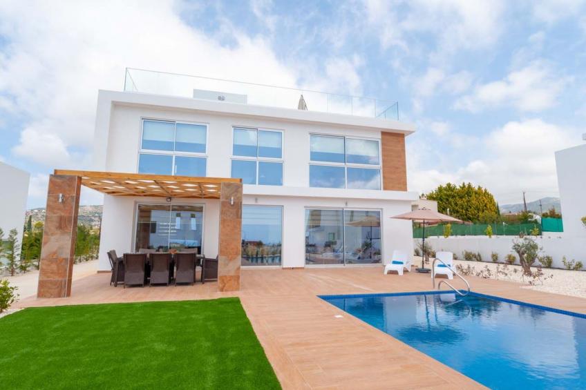 Luxuriöse Villa mit 4 Schlafzimmern, Pool und Whirlpool - foto 2