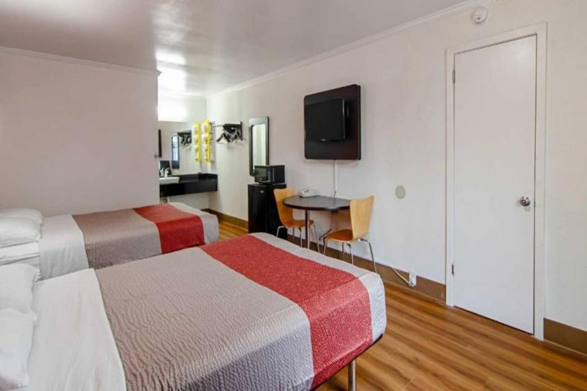 2 Full Beds  Smoking Micfridge - foto 8