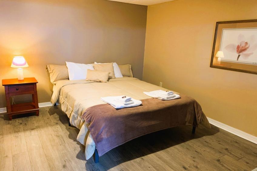 King Bed Riverfront Suite - foto 56