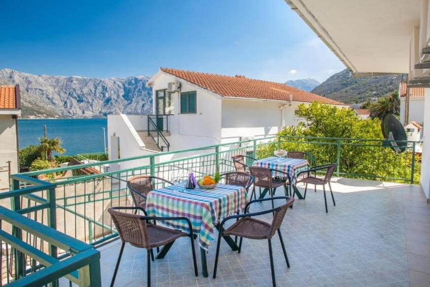 Charming Seaside Escape in Kotor - One Bedroom Apartment with Sea View 2 - foto 16