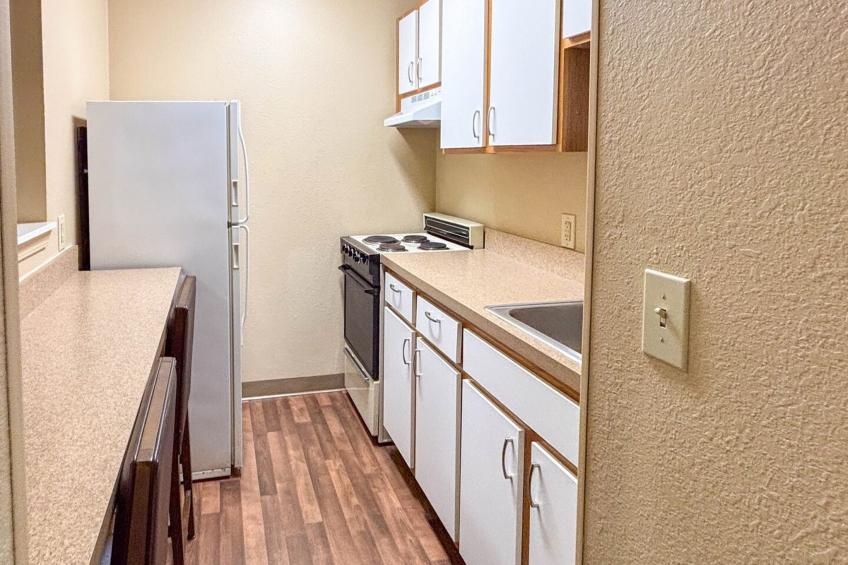 1 Queen Bed | Non-Smoking, Micfridge, Sofa-Bed - foto 10