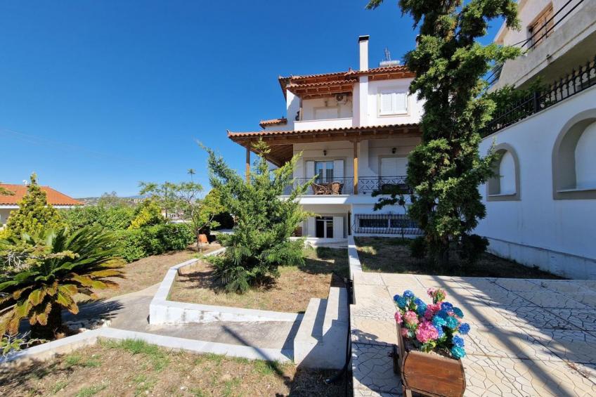 Vollständig umschlossene und großzügig angelegte dreistöckige Ferienvilla mit f - foto 18