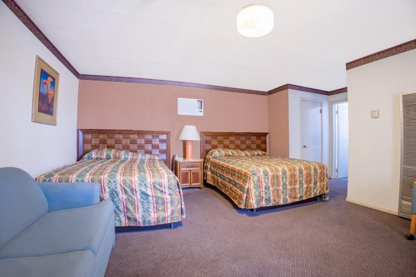 1 Queen Bed & 2 Twin Beds Non-Smoking - foto 26