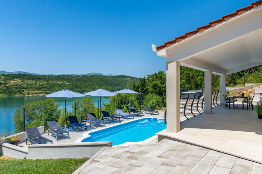 Escape on lake - foto 30